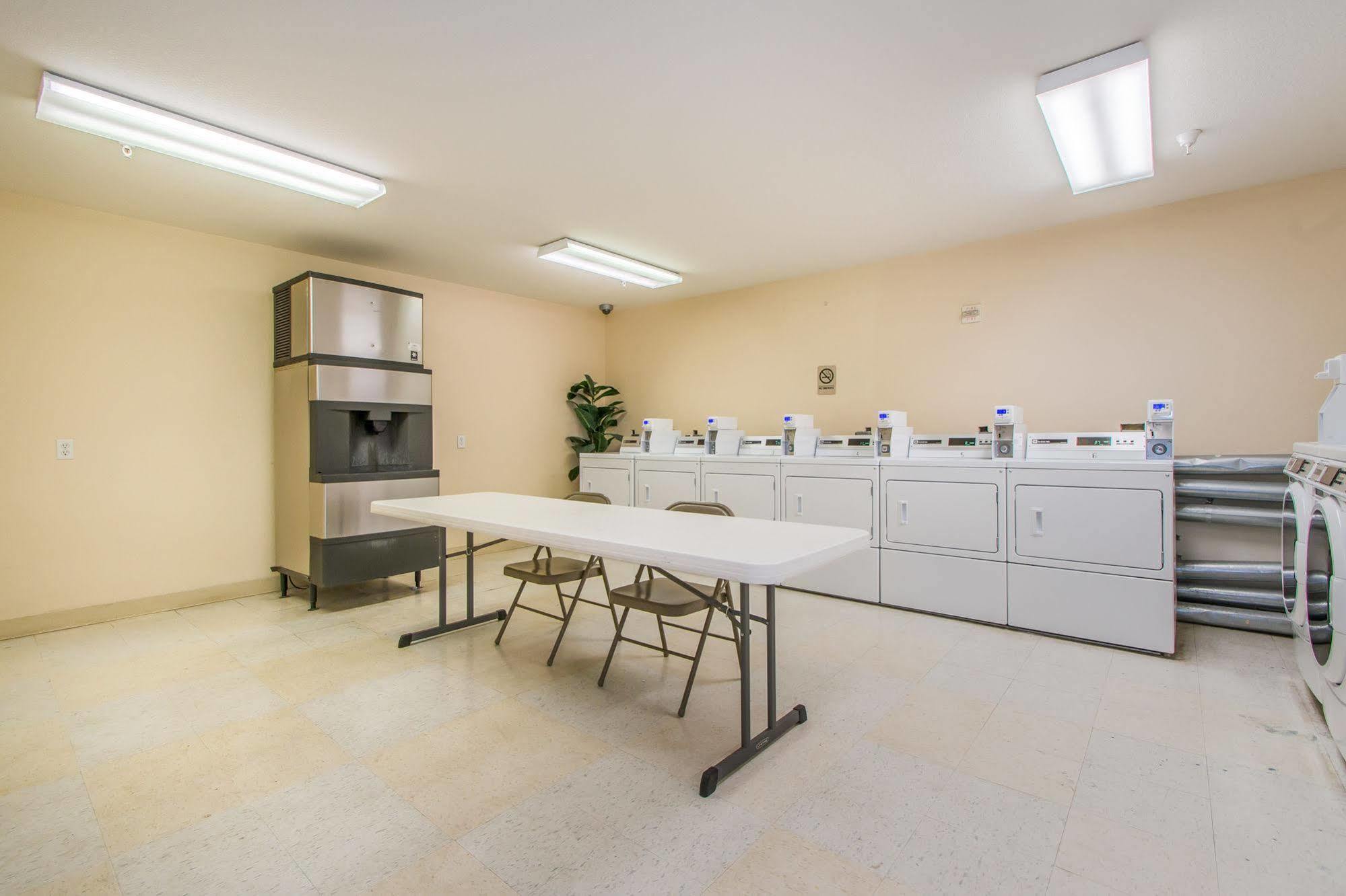 Intown Suites Extended Stay Greensboro Nc - Airport 外观 照片